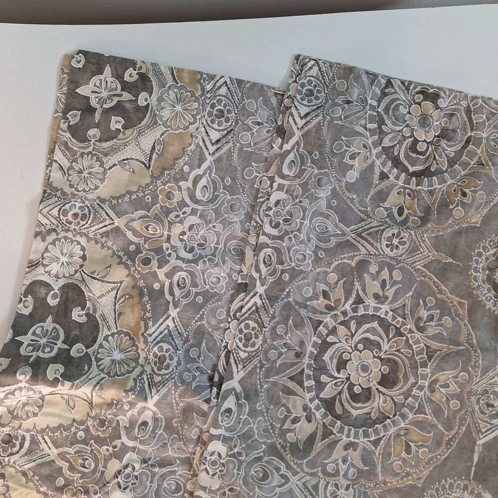 POTTERY BARN JACQUELYN Medallion GRAY/TAN/IVORY 2 Pillow shams Standard 26x20